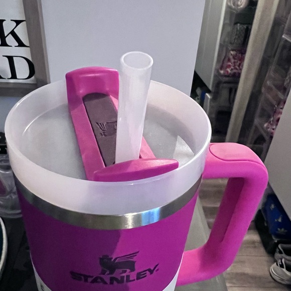 BNTW Stanley 40oz Quencher H2.0 - Picture 9 of 10